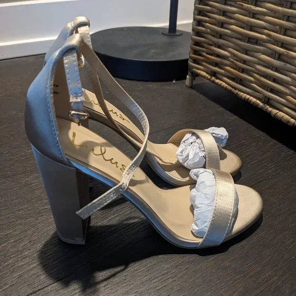 Lulu's Block Heel - Picture 2 of 3